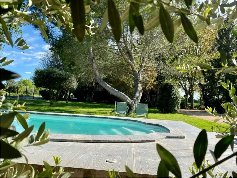 Clos des Grenadiers - piscine et jardin